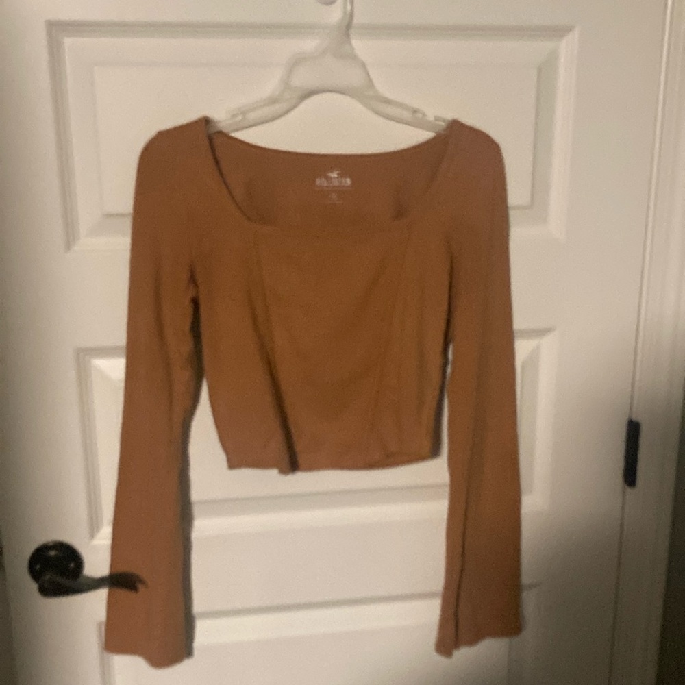 Cropped top with bell sleeves and ribing